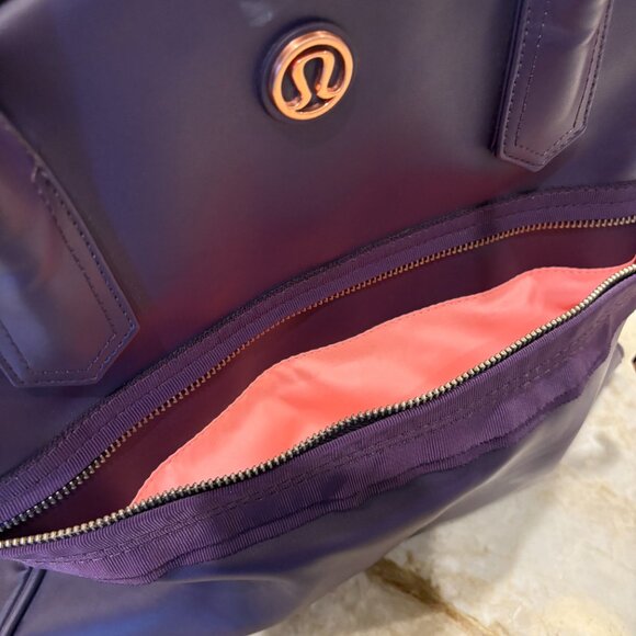 Lululemon dark purple tote bag with laptop sleeve - Picture 2 of 7